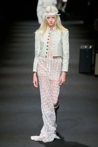 Look 8